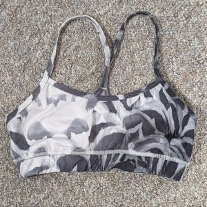 Lululemon sports bra size 4